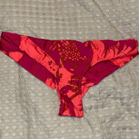 Volcom Swim - Picture 4 of 7